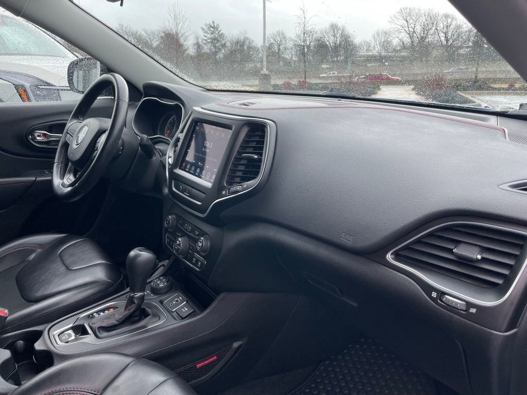 Used 2020 Jeep Cherokee Trailhawk w/ Cold Weather Group image 30