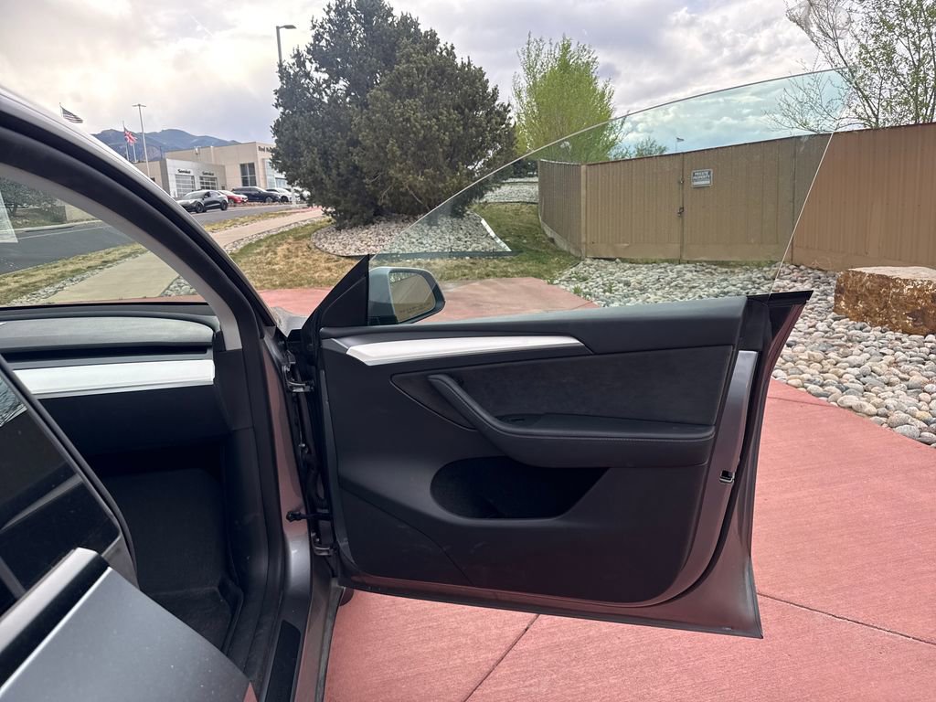 Used 2025 Tesla Model Y Performance image 23