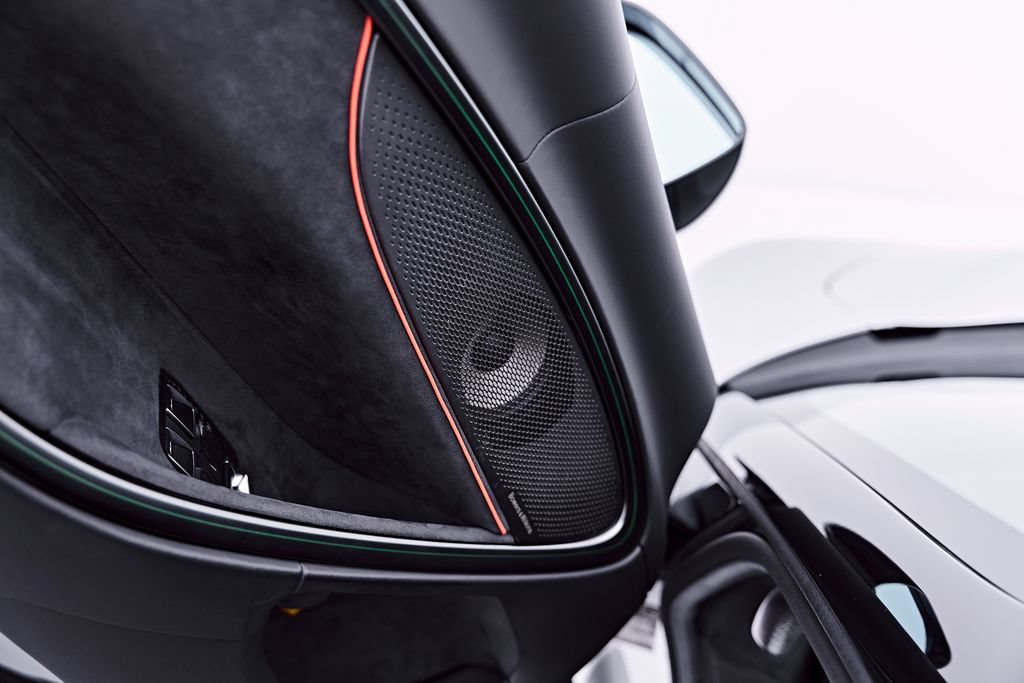 Used 2023 McLaren Artura RWD image 50