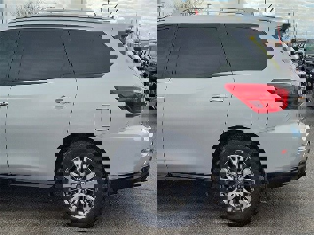 Used 2018 Nissan Pathfinder S image 6