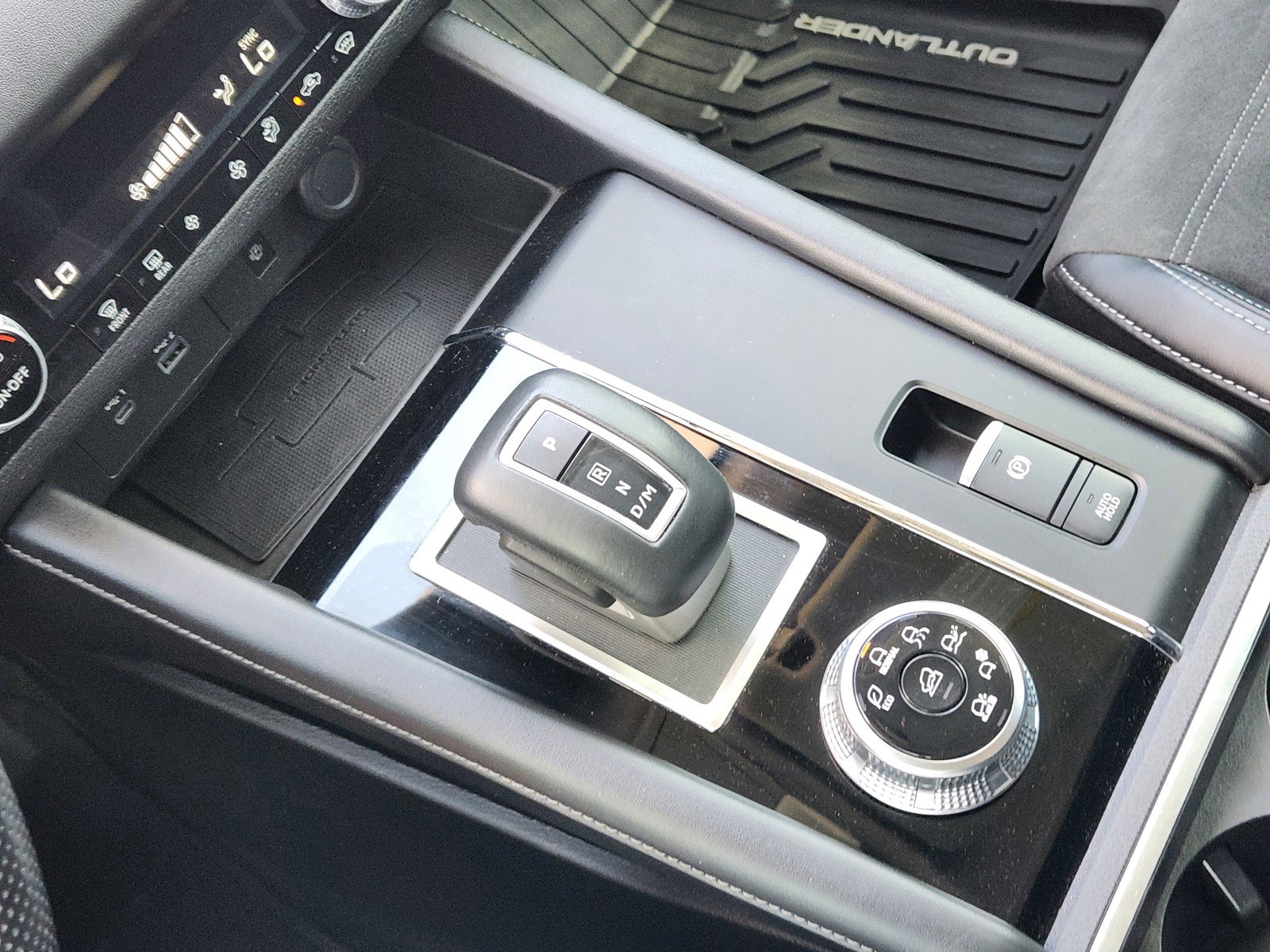 Used 2022 Mitsubishi Outlander SE AWD/4WD image 16