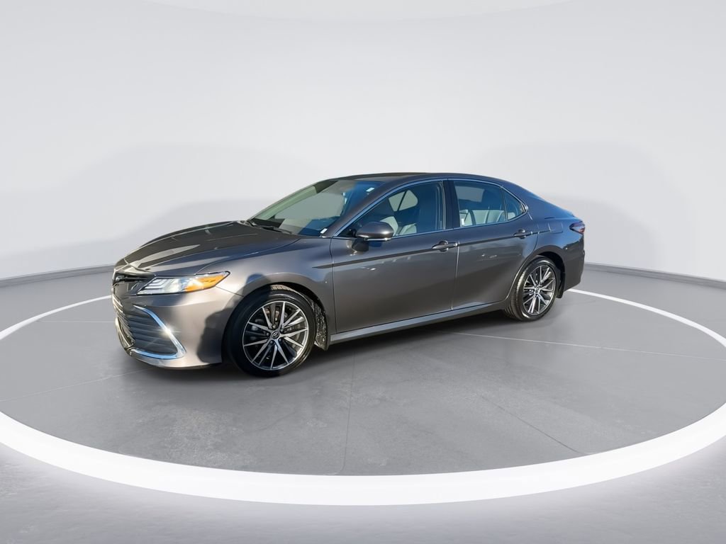 Used 2023 Toyota Camry XLE w/ Cold Weather Package FWD image 5