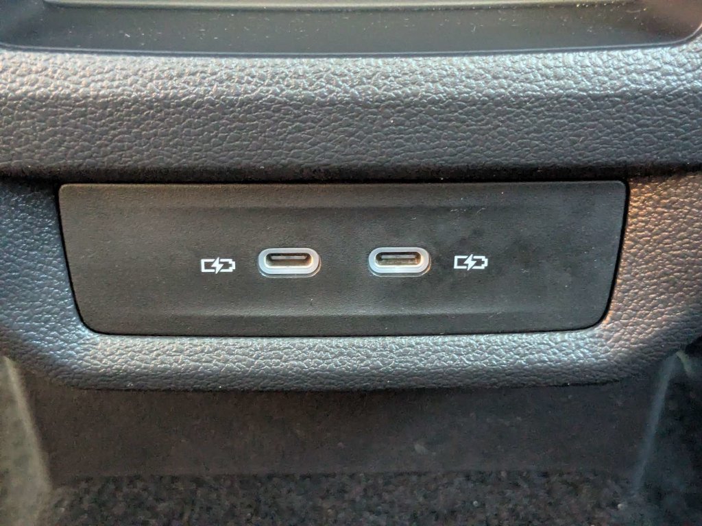 Used 2026 Volkswagen Taos SEL AWD/4WD image 19