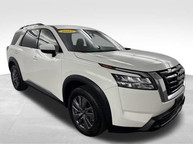 Used 2025 Nissan Pathfinder SV AWD/4WD image 3