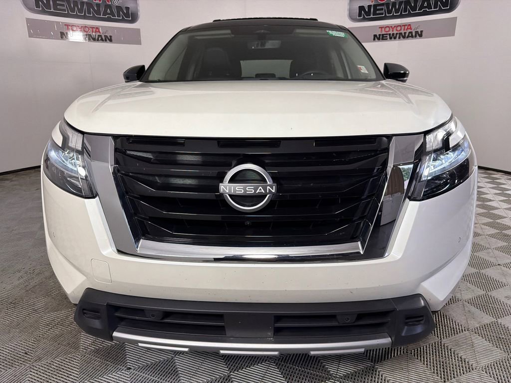 Used 2024 Nissan Pathfinder Platinum w/ Cargo Package FWD image 10