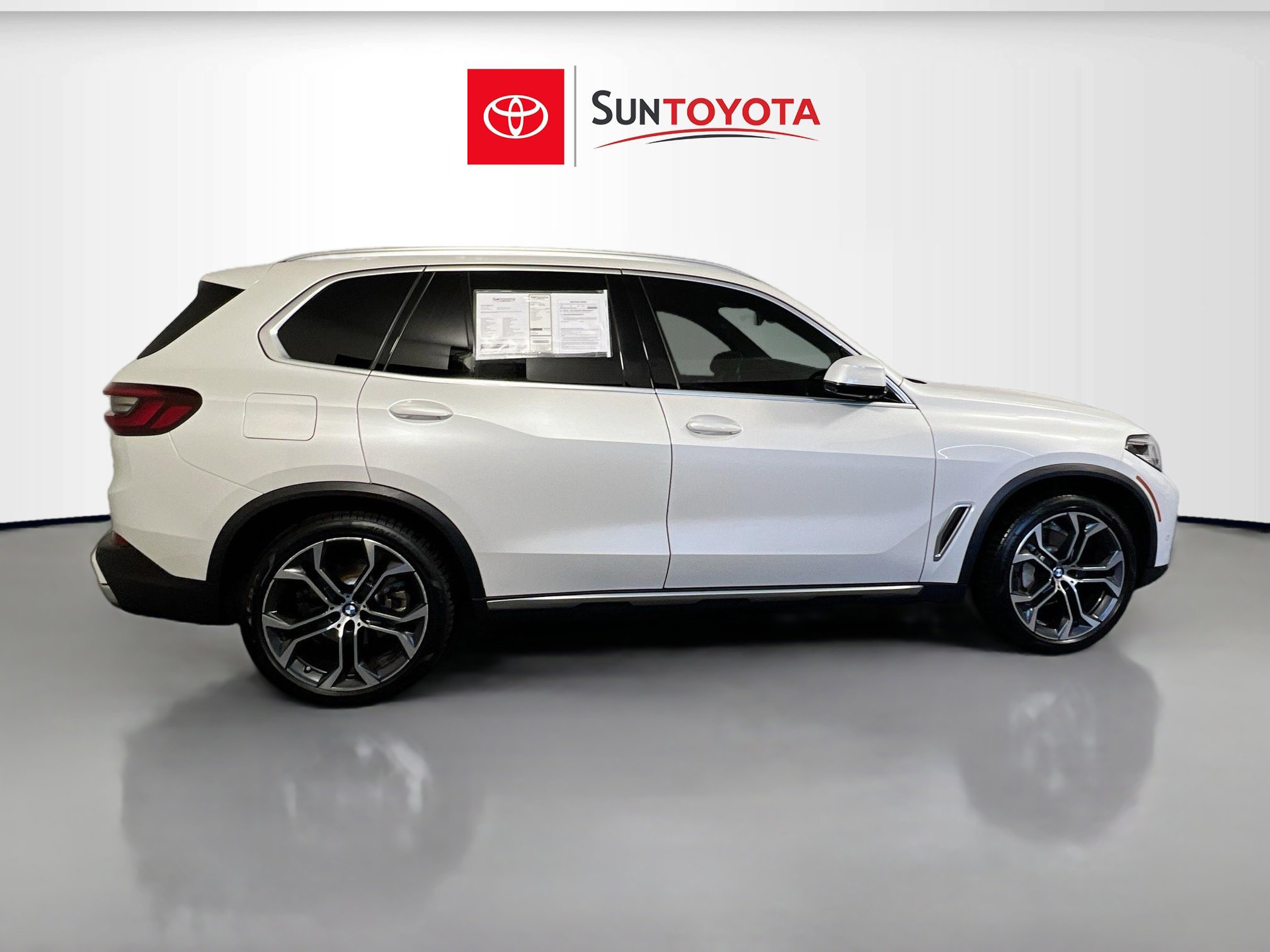 Used 2022 BMW X5 sDrive40i w/ Premium Package image 2