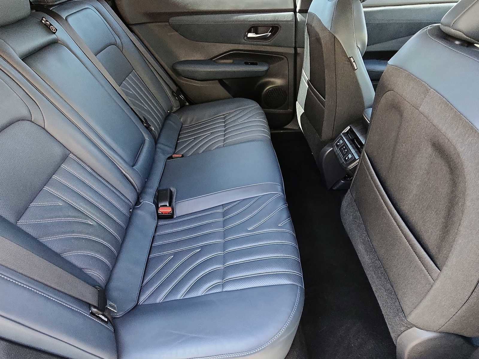 Used 2023 Nissan Ariya AWD/4WD image 17