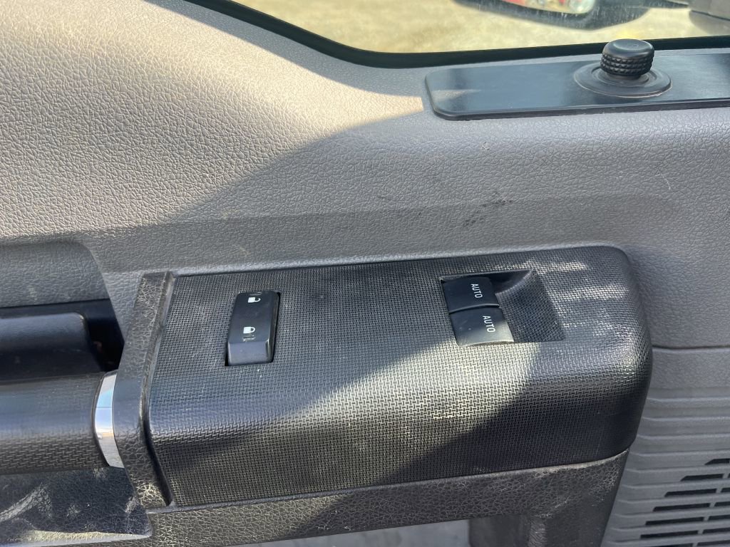 Used 2015 Ford F550 2WD Regular Cab Super Duty image 10