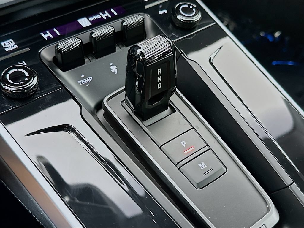 Certified 2025 Porsche 911 Carrera RWD image 18