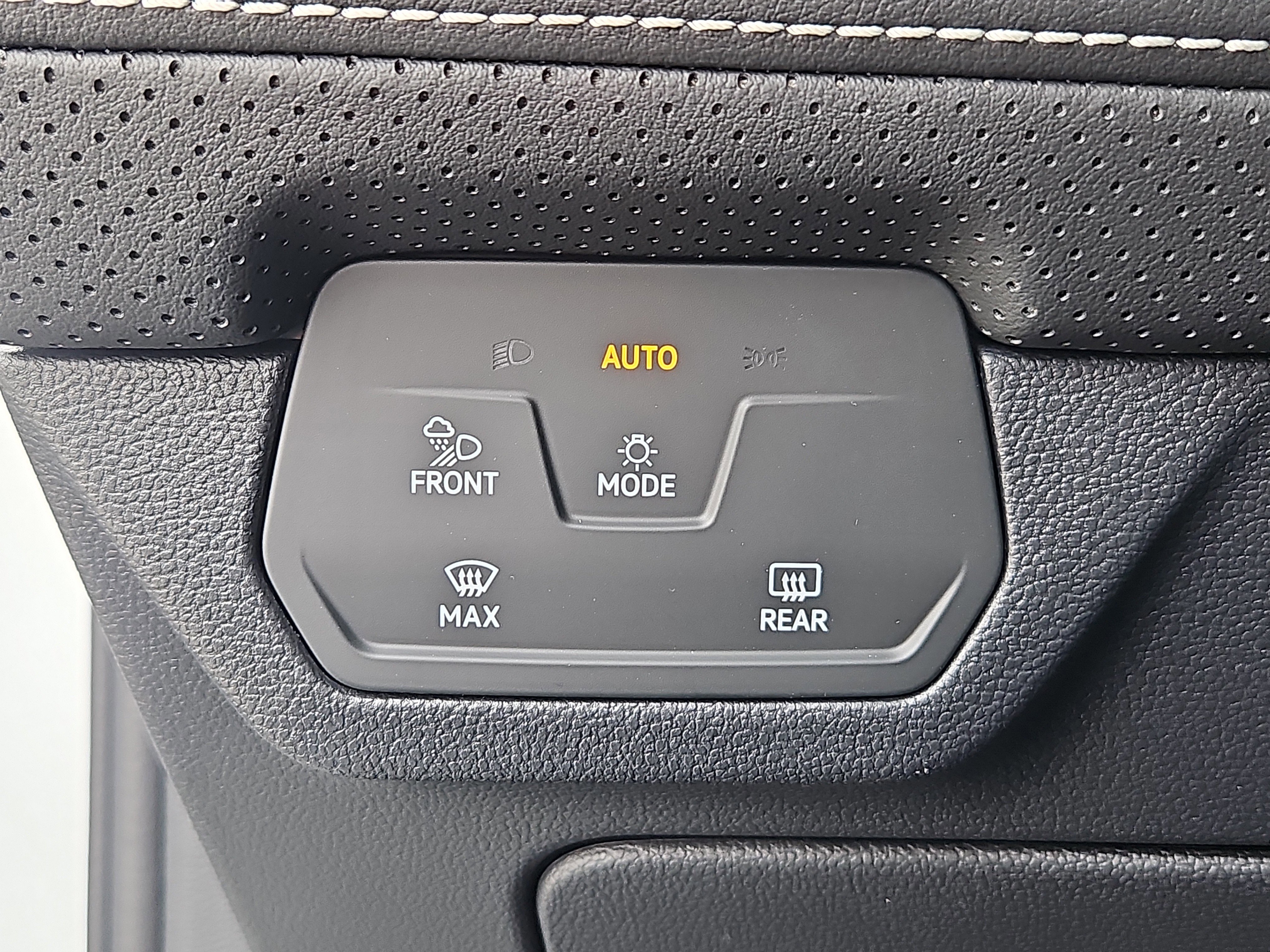 New 2026 Volkswagen Atlas SE image 10