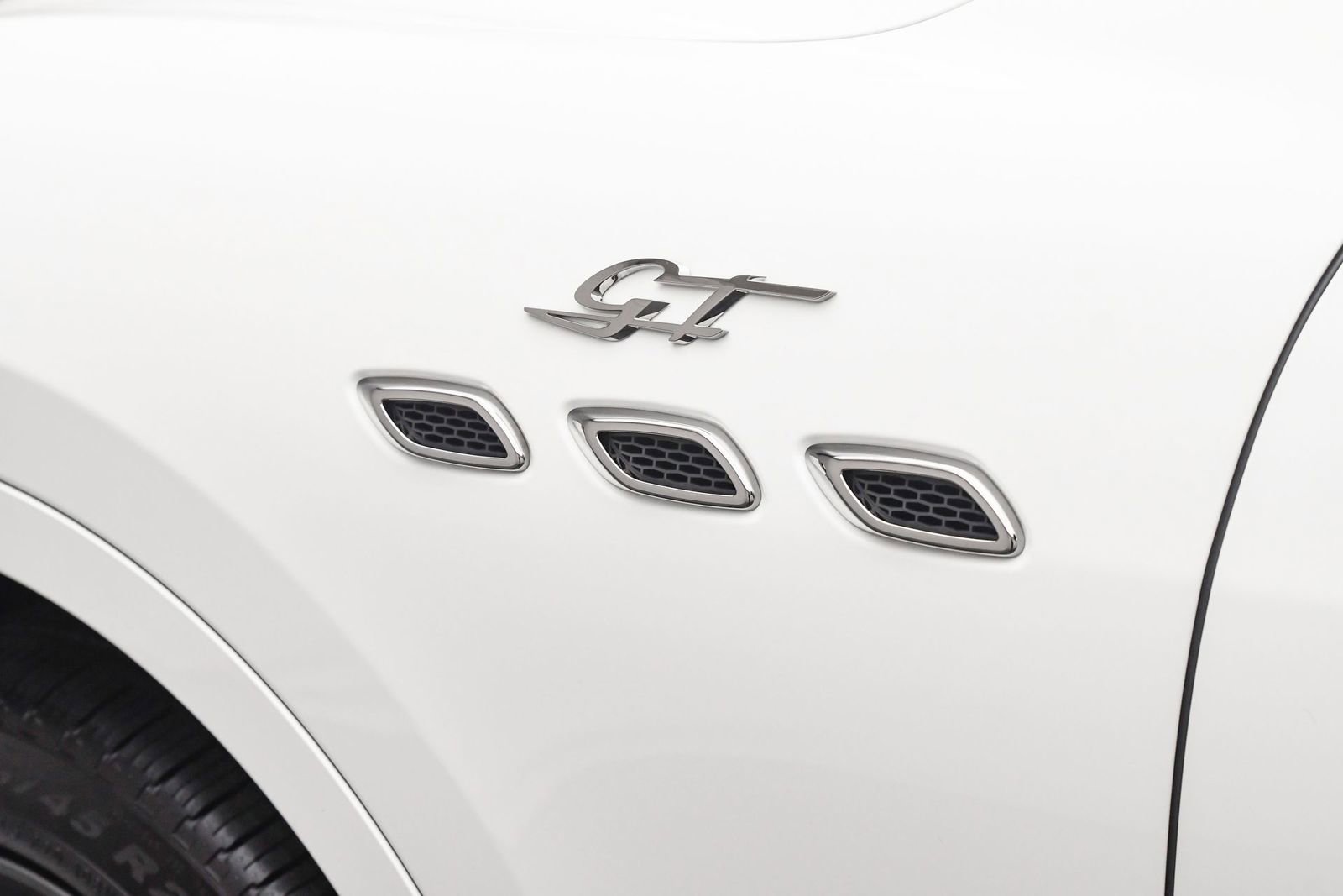 New 2024 Maserati Levante GT Ultima image 32