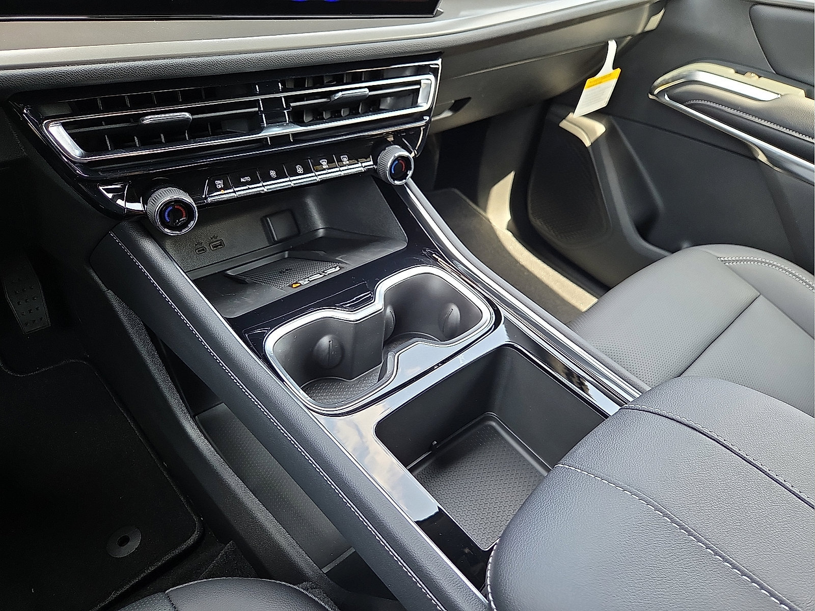 New 2027 Chevrolet Traverse LT w/ Sun and Wheel Package FWD image 25