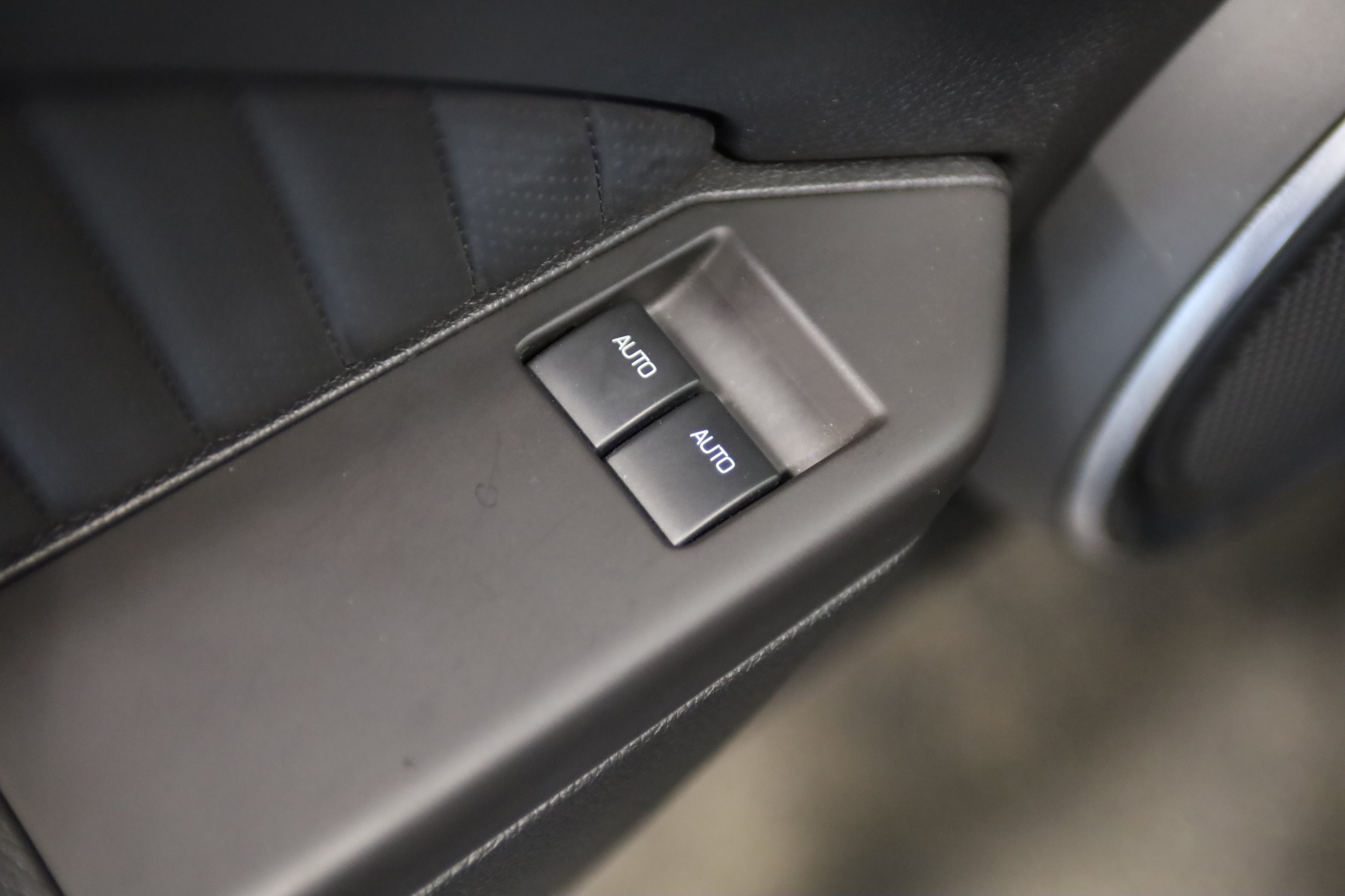 Used 2013 Ford Mustang Shelby GT500 RWD image 11