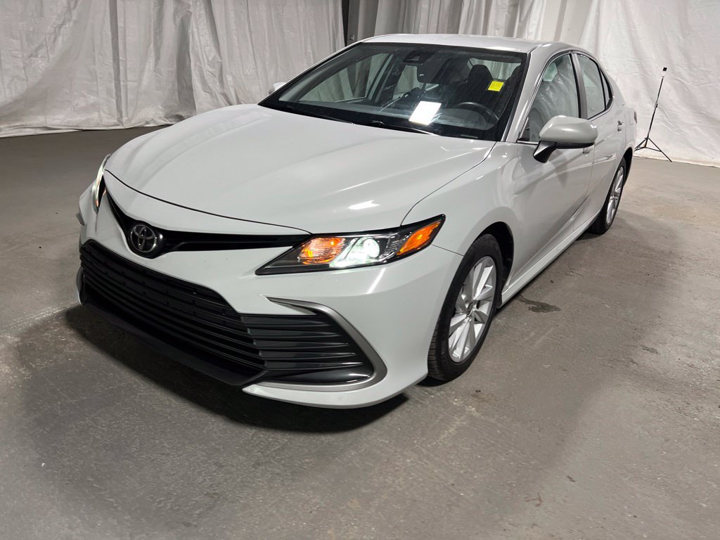 Used 2024 Toyota Camry LE FWD image 3