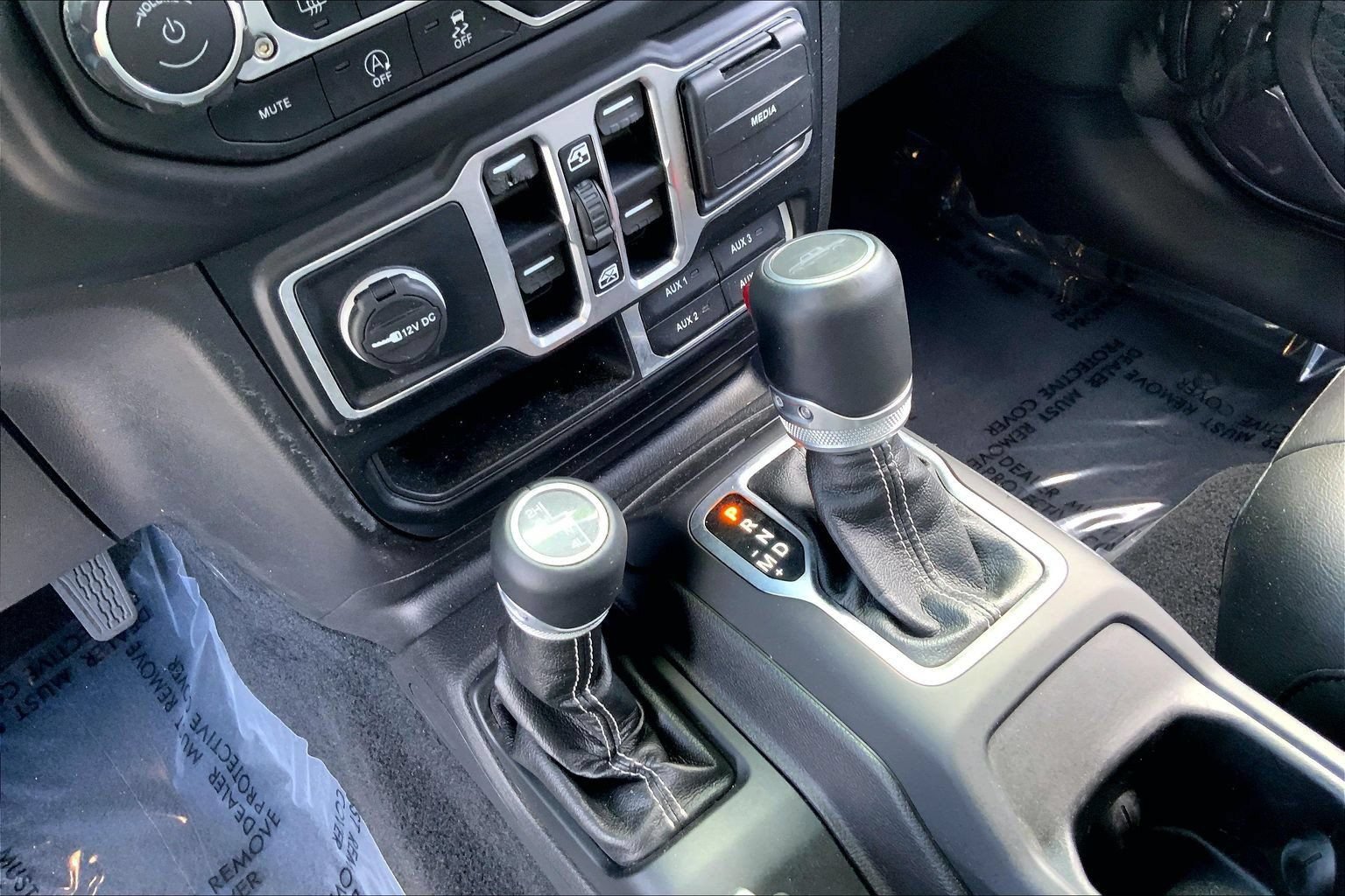 Used 2020 Jeep Gladiator Overland w/ Dual Top Group AWD/4WD image 16