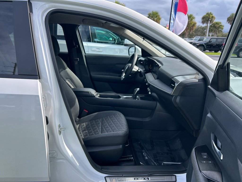 Certified 2025 Nissan Kicks SV FWD image 39