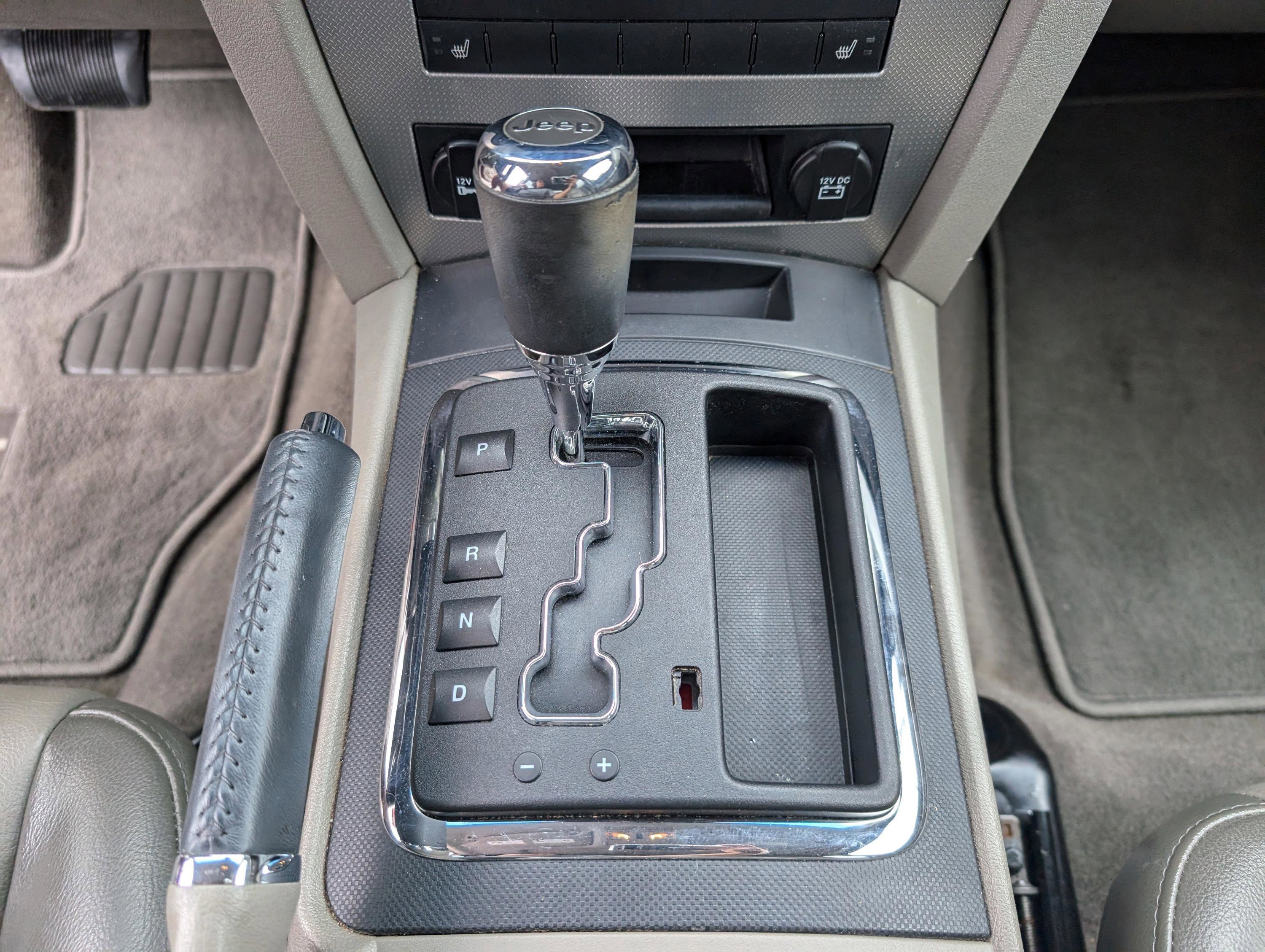 Used 2009 Jeep Grand Cherokee Laredo image 14