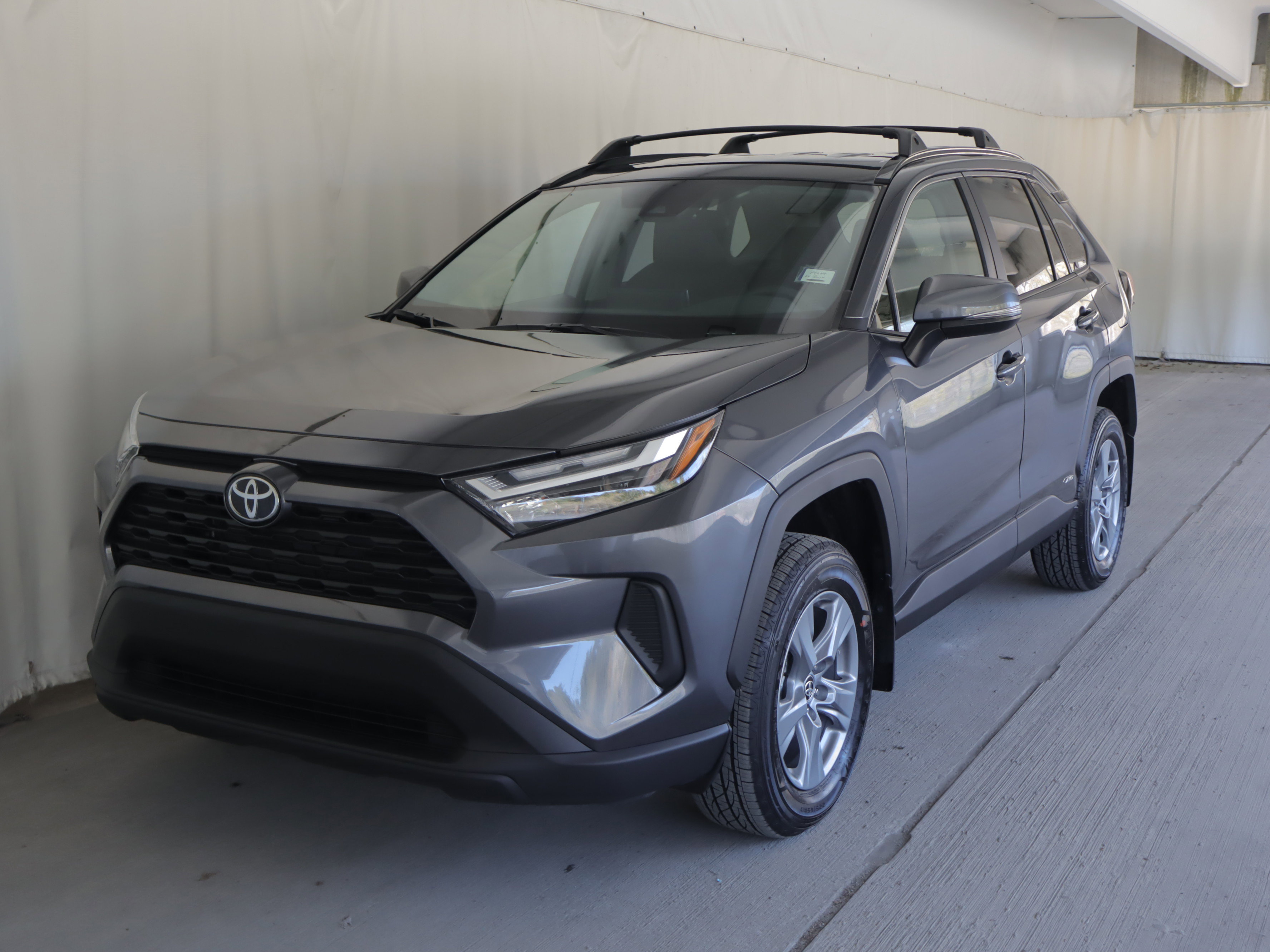 Used 2025 Toyota RAV4 XLE AWD/4WD image 23