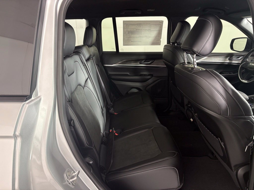 New 2026 Jeep Grand Cherokee Altitude AWD/4WD image 40