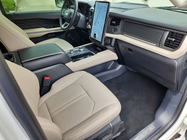 Used 2024 Ford Expedition Max Platinum image 16