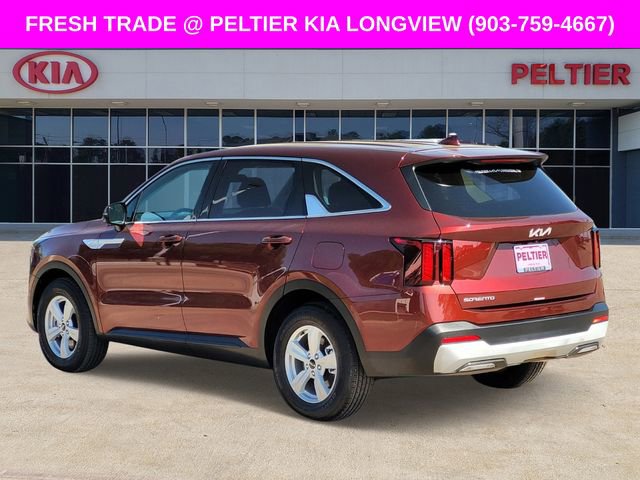 Used 2025 Kia Sorento LX image 6