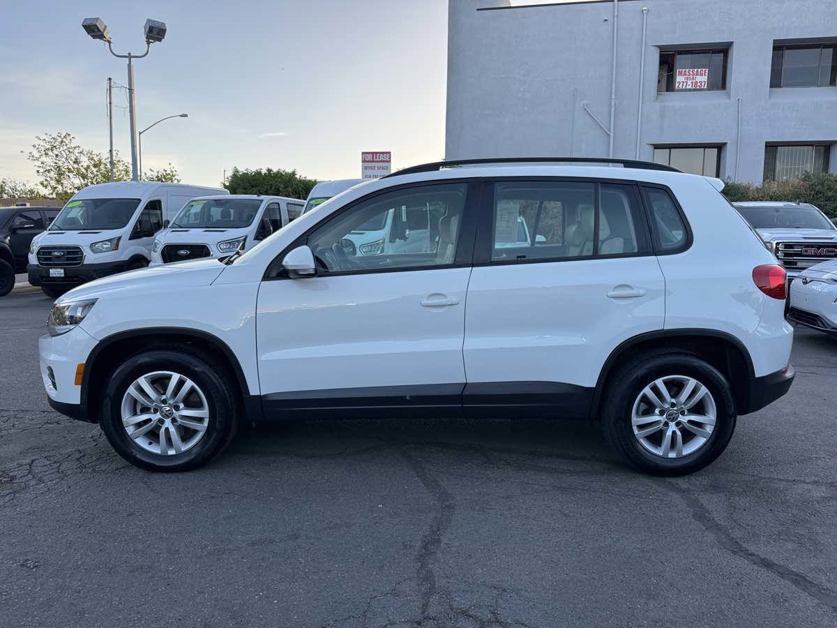 Used 2017 Volkswagen Tiguan S image 7