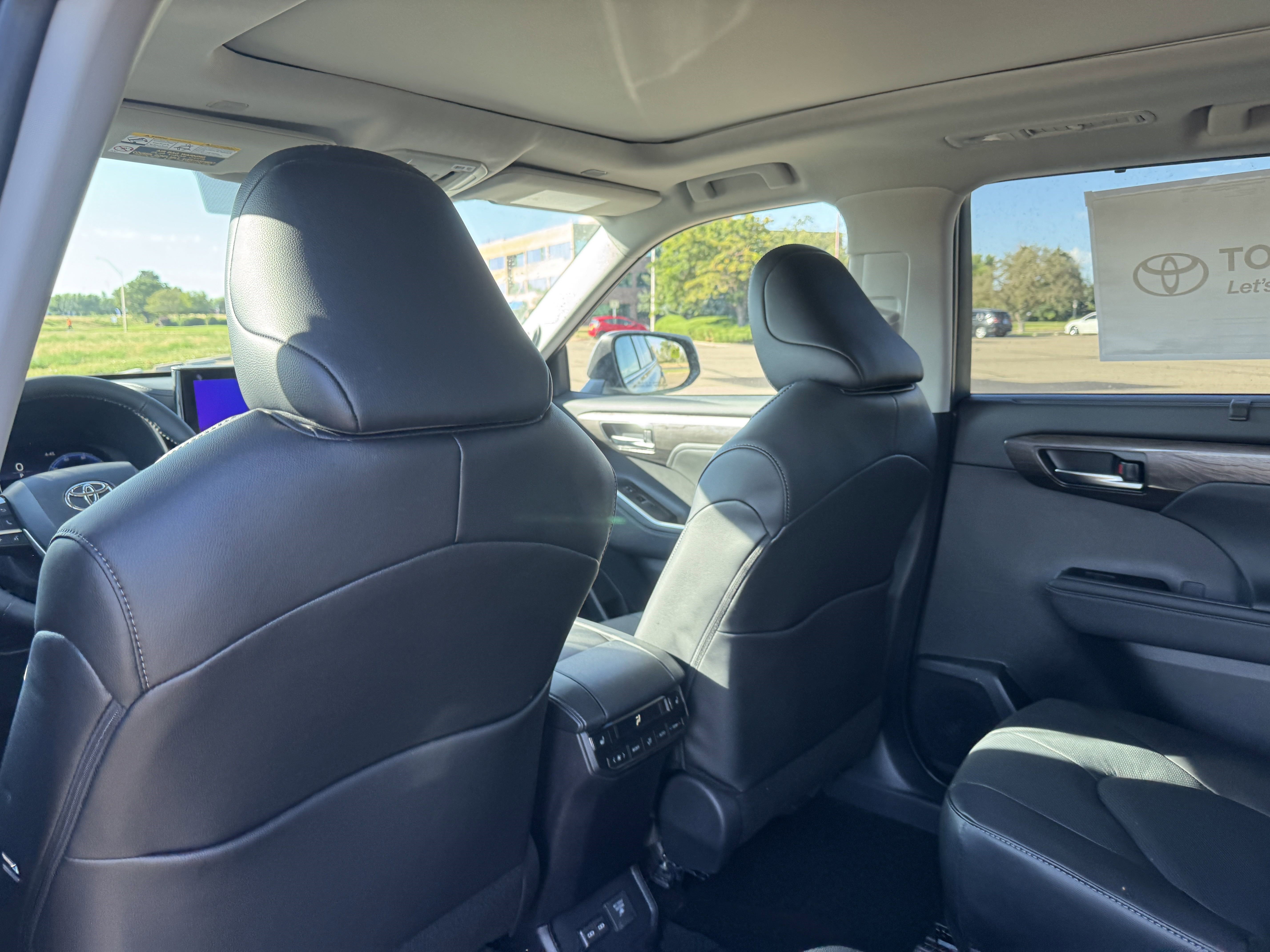 New 2026 Toyota Highlander Platinum AWD/4WD image 15