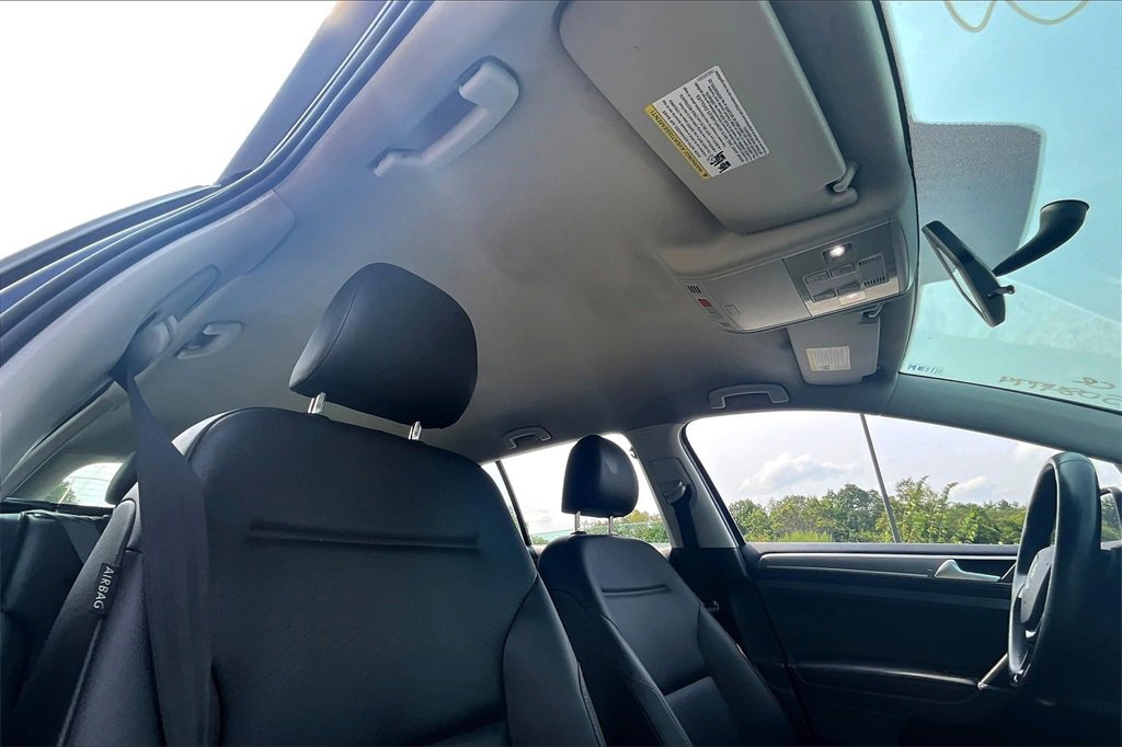 Used 2017 Volkswagen Golf Alltrack S image 19