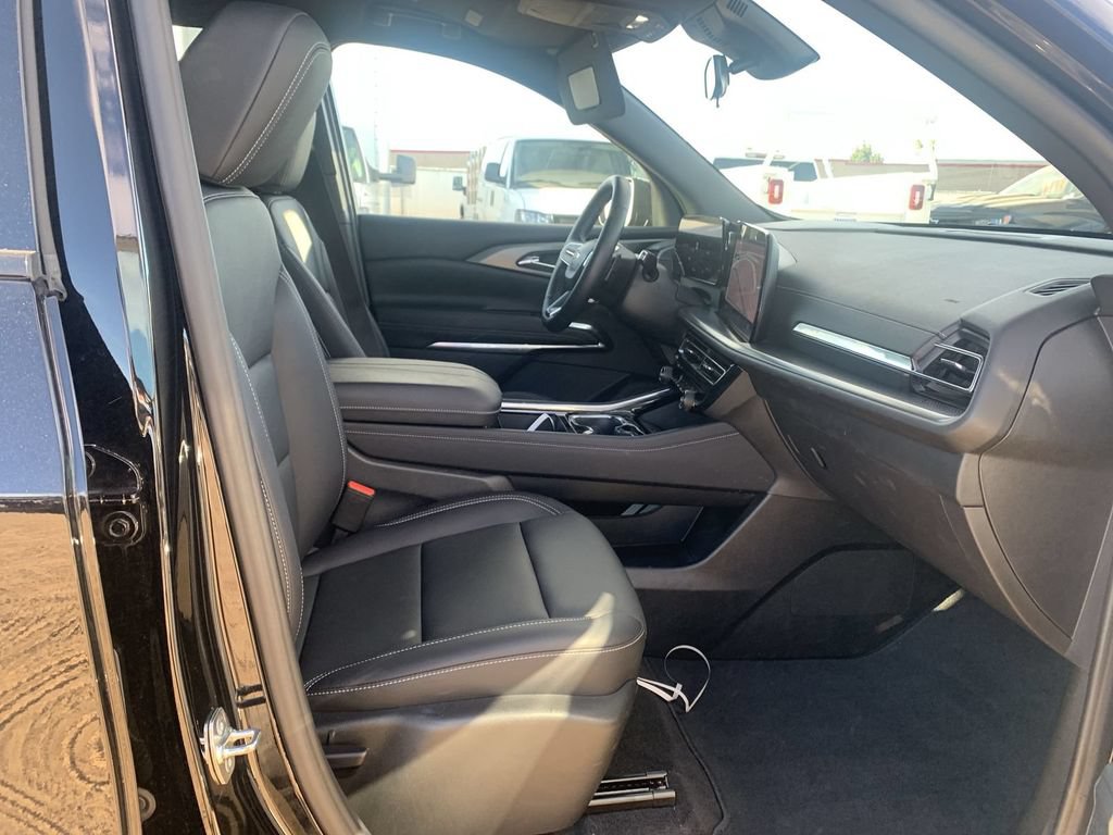 Certified 2026 Chevrolet Traverse LT FWD image 26