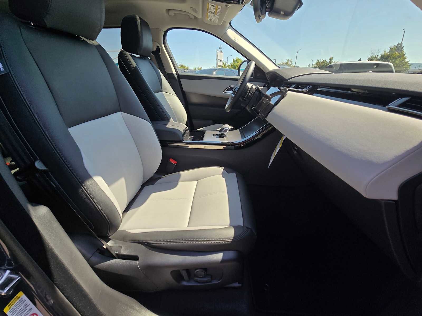 Certified 2025 Land Rover Range Rover Velar Dynamic SE AWD/4WD image 10