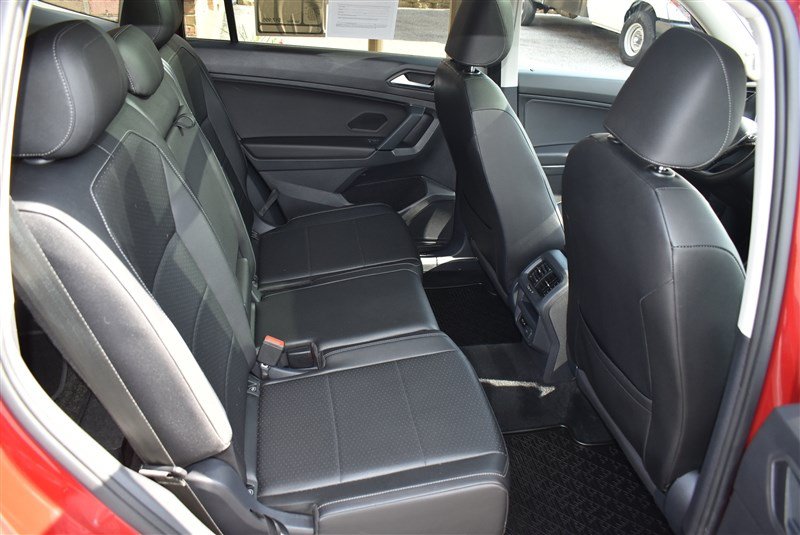 Used 2019 Volkswagen Tiguan SE w/ Panoramic Sunroof Package AWD/4WD image 29