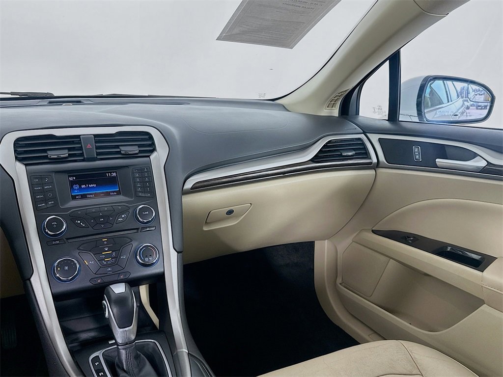 Used 2015 Ford Fusion SE w/ Equipment Group 202A image 21