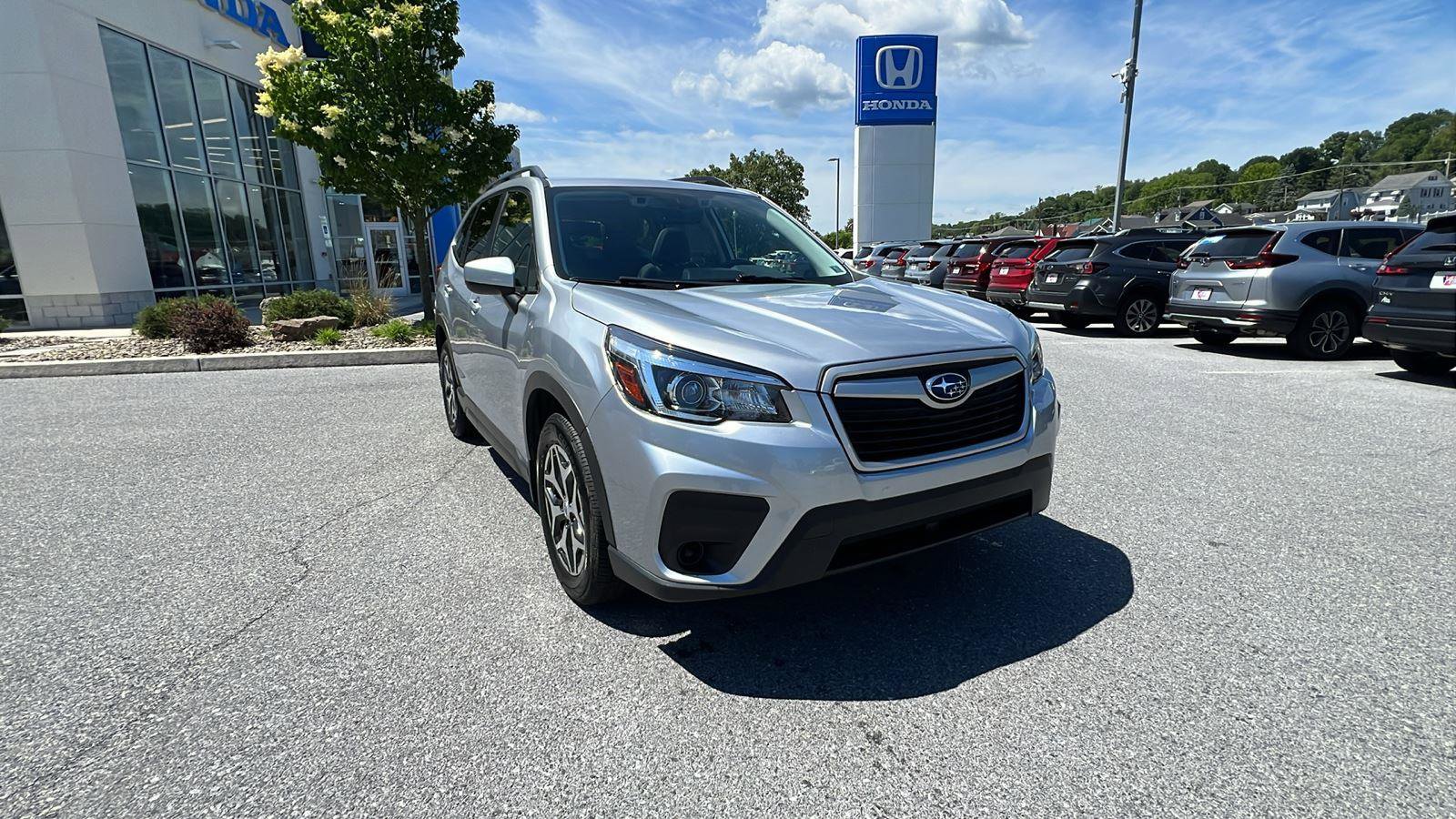 Used 2019 Subaru Forester Premium AWD/4WD image 2