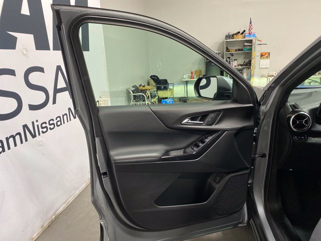 Used 2025 Chevrolet Equinox LT w/ Convenience Package II AWD/4WD image 9