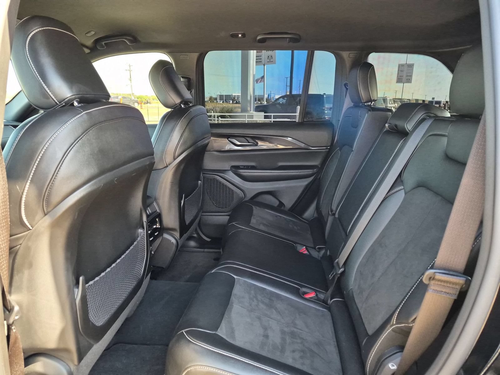 Used 2023 Jeep Grand Cherokee Altitude AWD/4WD image 23