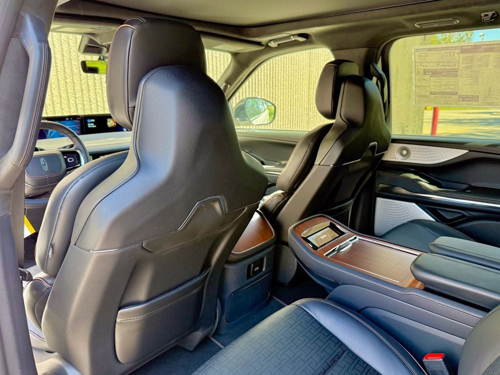New 2026 Lincoln Navigator L Black Label AWD/4WD image 14