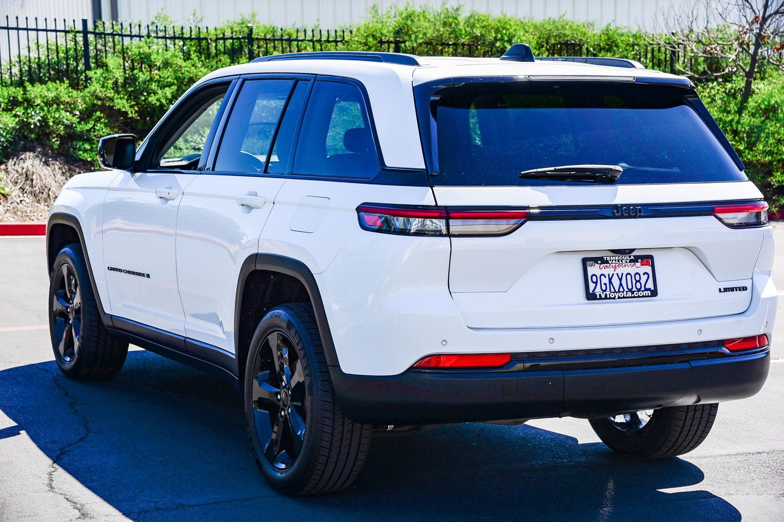 Used 2023 Jeep Grand Cherokee Limited w/ Black Appearance Package image 5