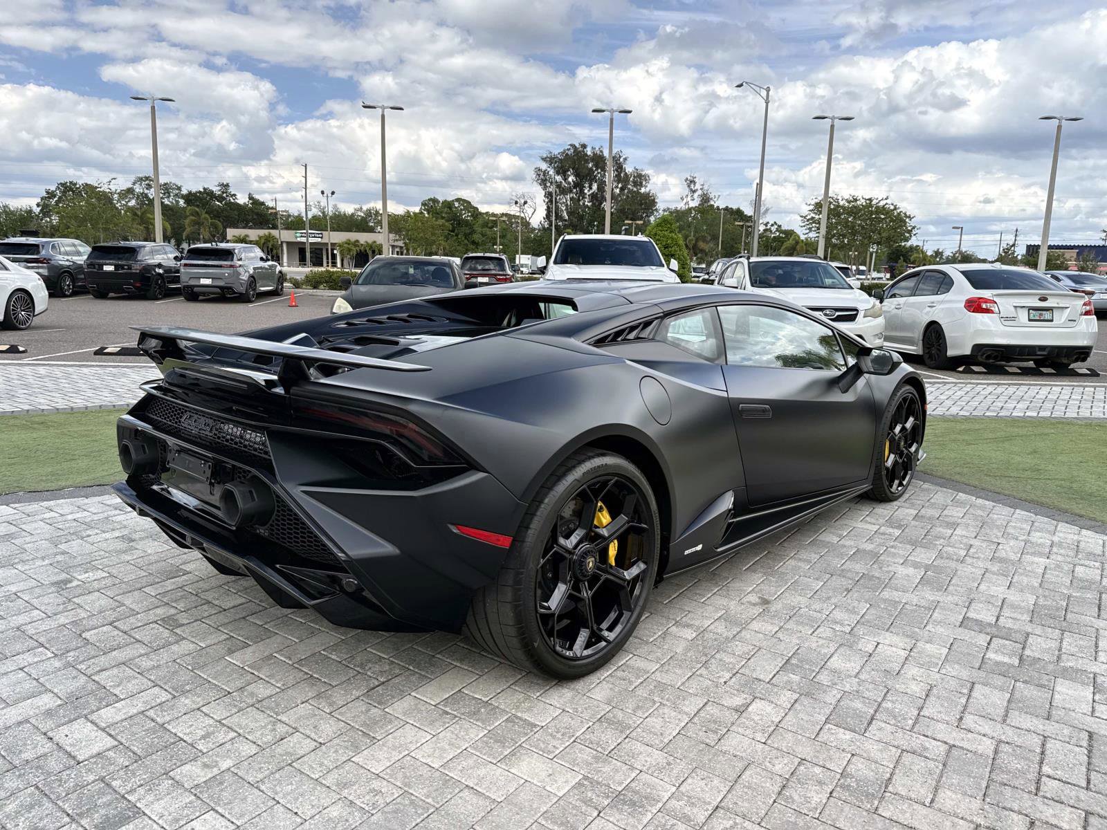 Used 2024 Lamborghini Huracan Tecnica RWD image 5