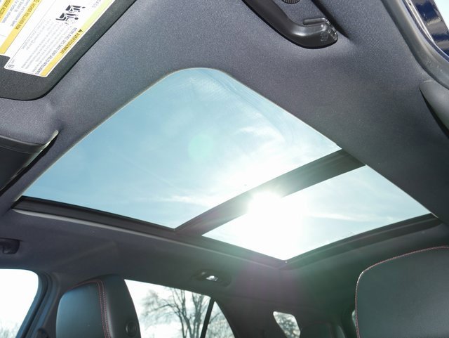 Used 2022 Chevrolet Equinox RS w/ RS Leather Package image 3