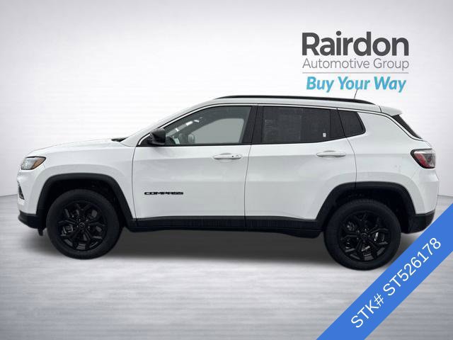 Used 2025 Jeep Compass Latitude AWD/4WD image 4