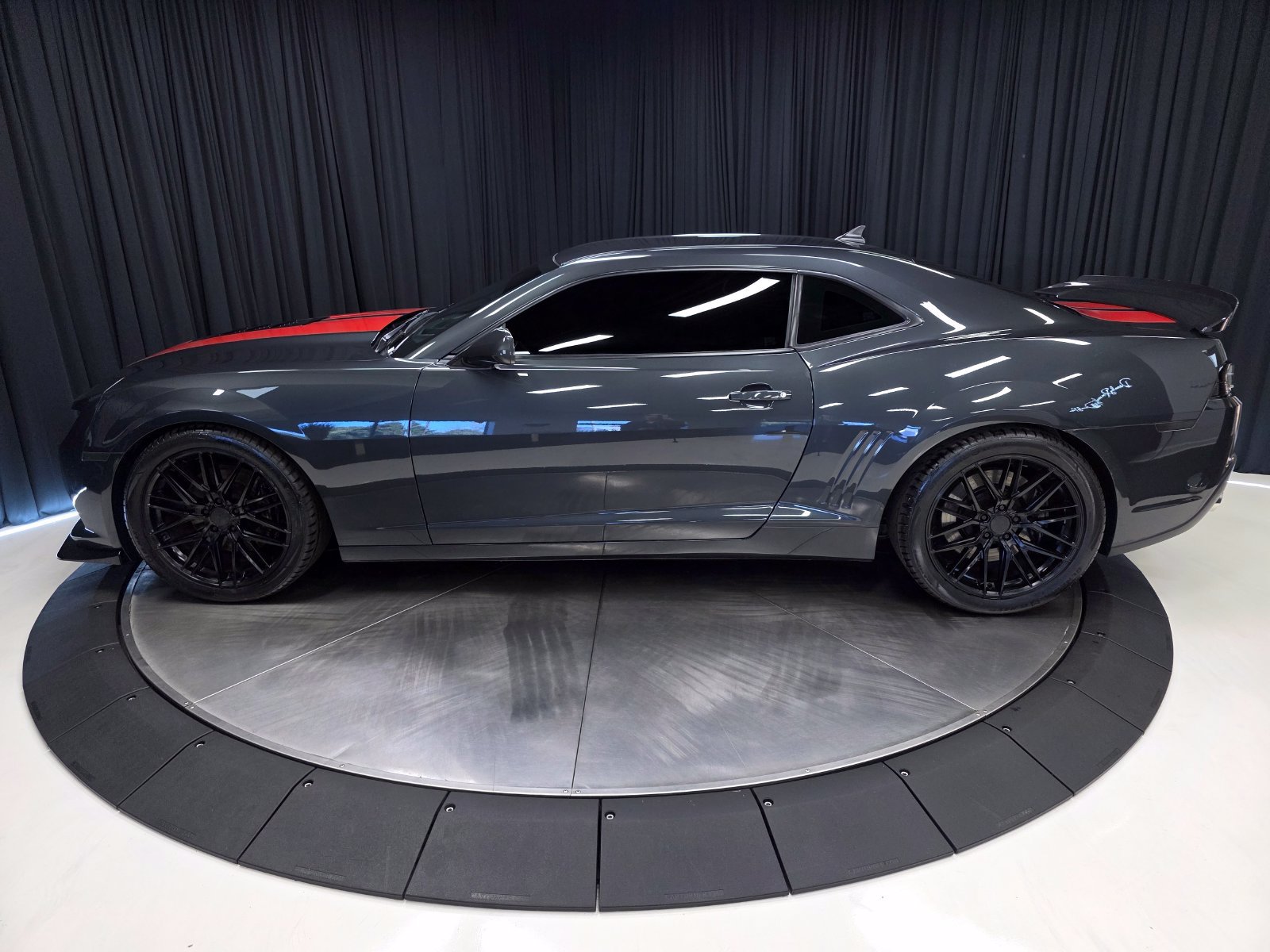 Used 2015 Chevrolet Camaro SS RWD image 12