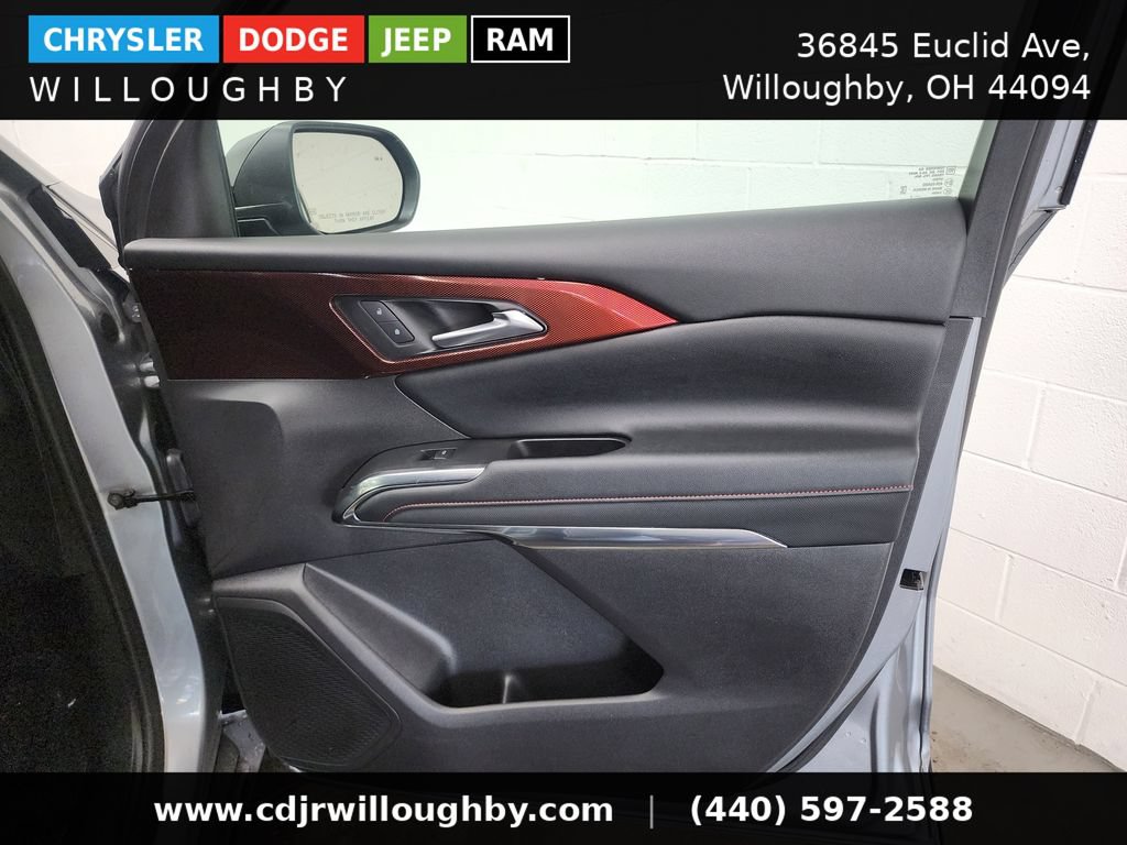 Used 2025 Chevrolet Traverse Z71 AWD/4WD image 35