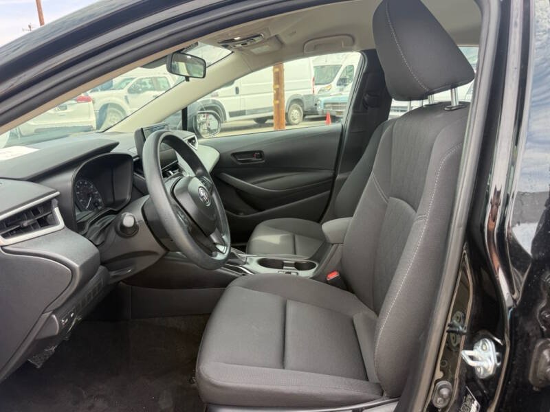 Used 2025 Toyota Corolla LE FWD image 12