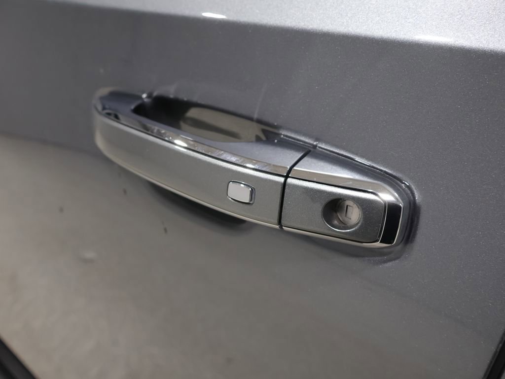 Used 2021 Chevrolet Tahoe Premier w/ Premium Package image 9