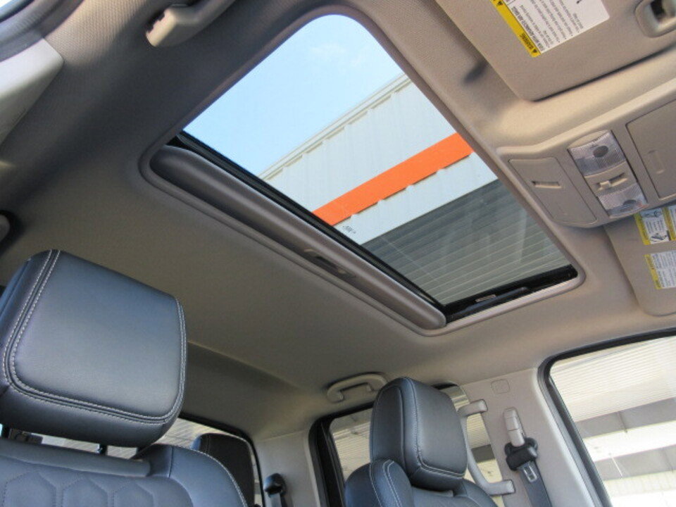 Used 2023 Nissan Frontier SV w/ SV Premium Package image 33