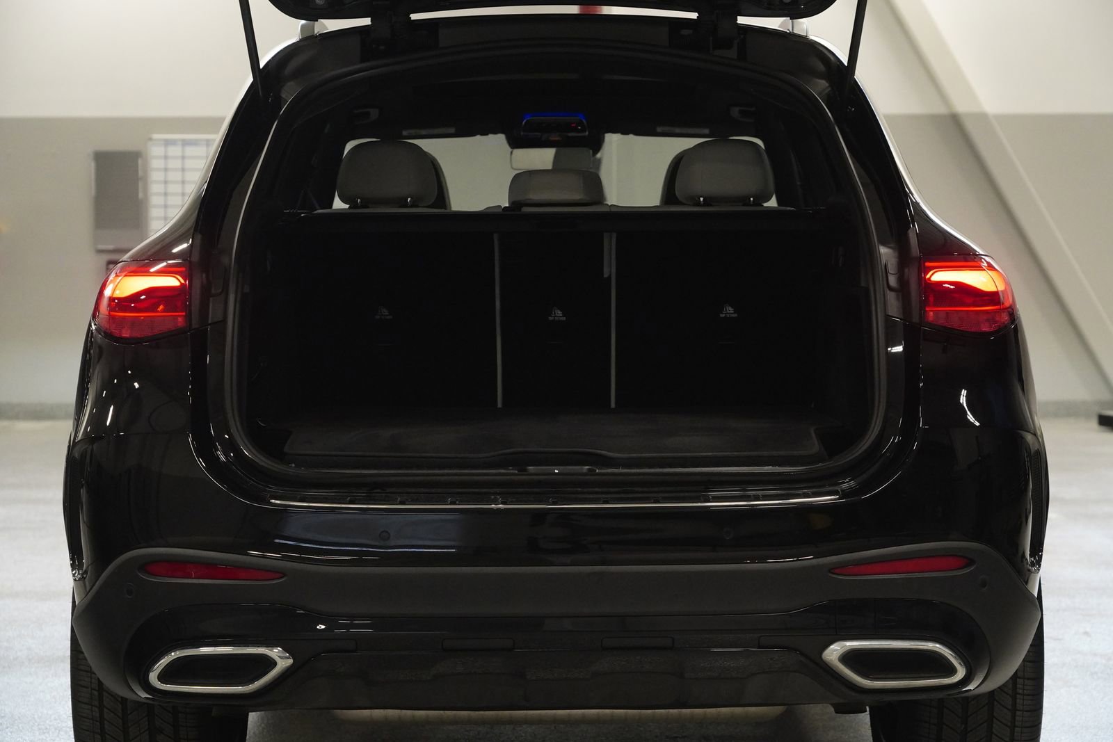 Used 2025 Mercedes-Benz GLC 350e 4MATIC image 32