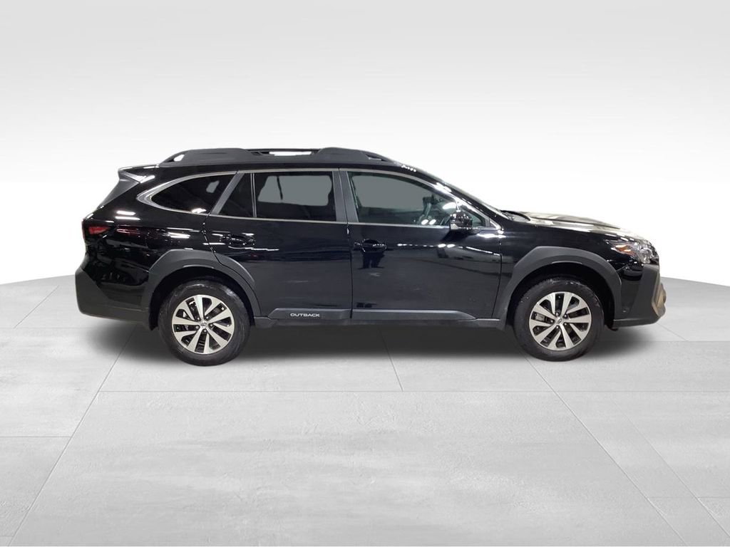 Used 2025 Subaru Outback Premium image 7