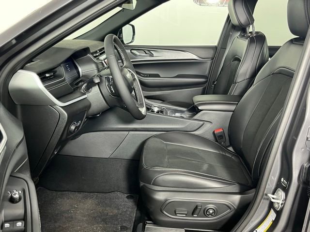 New 2025 Jeep Grand Cherokee Laredo image 23