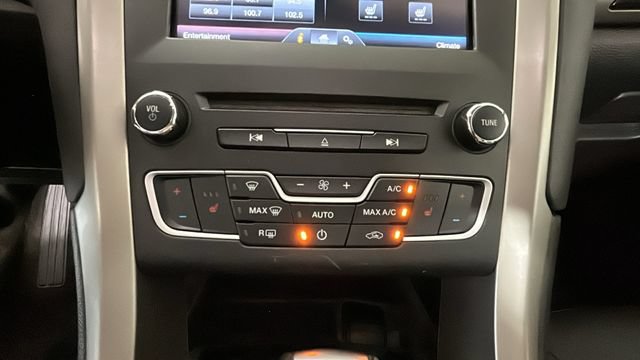 Used 2016 Ford Fusion SE w/ Equipment Group 202A AWD/4WD image 21