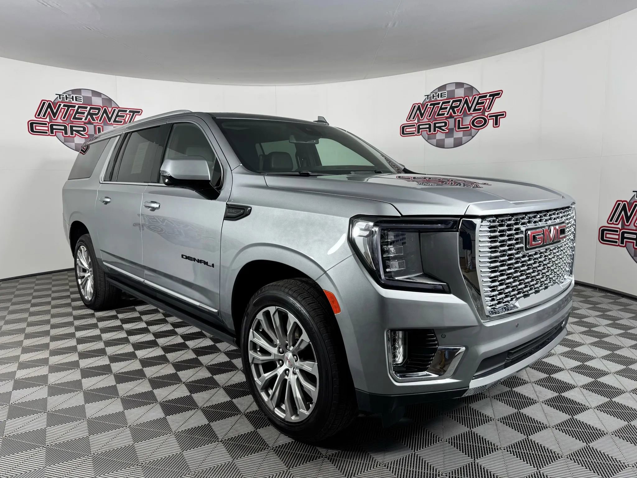 Used 2023 GMC Yukon XL Denali image 9